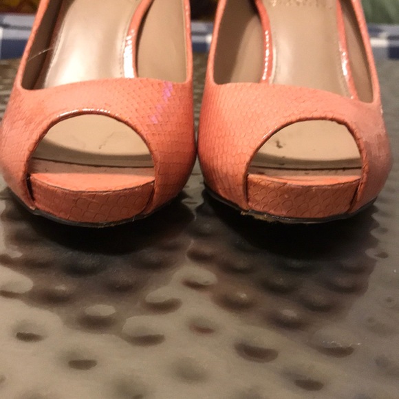 Vince Camuto coral peep toe pumps - Picture 5 of 8